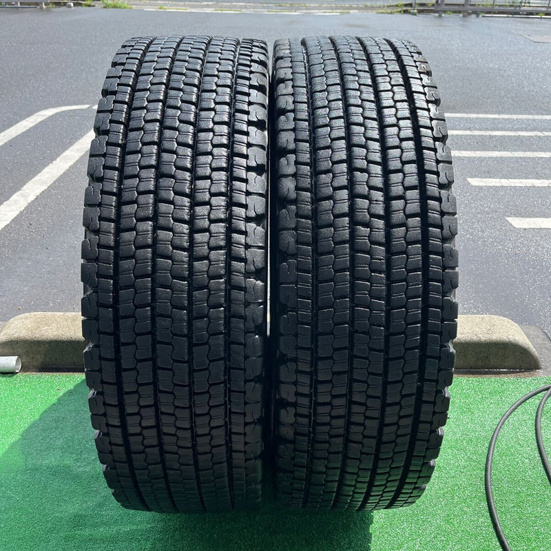 275/80R22.5 BRIDGESTONE, W900 中古スタッドレス　激安美品　　2本セット：32000円