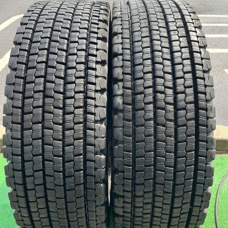 275/80R22.5 BRIDGESTONE, W900 中古スタッドレス　激安美品　　2本セット：32000円