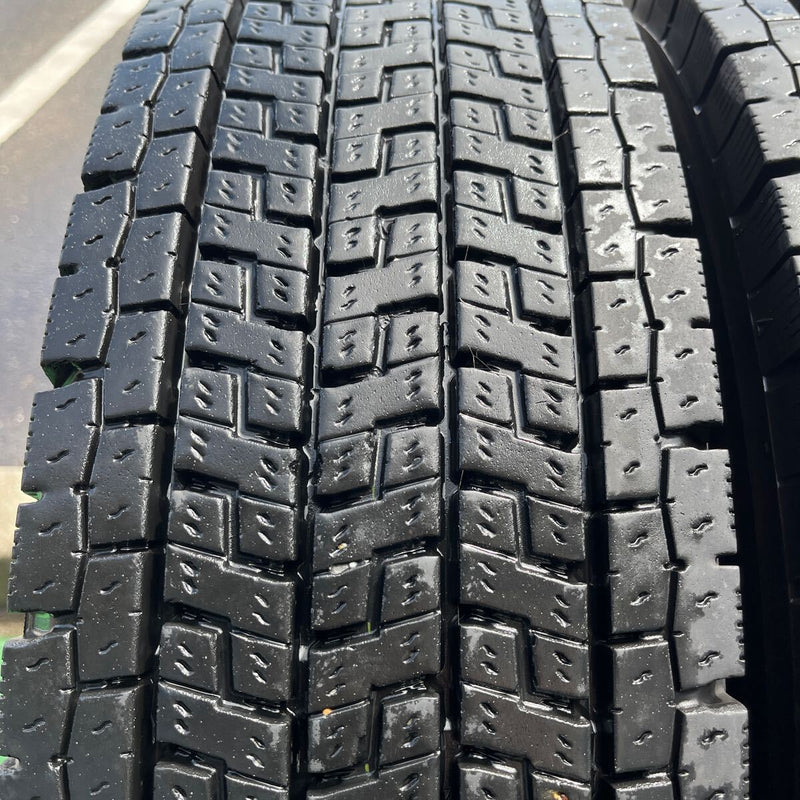 245/80R17.5 YOKOHAMA, 903ZW 中古スタッドレス　激安美品　　2本+1本セット：20000円