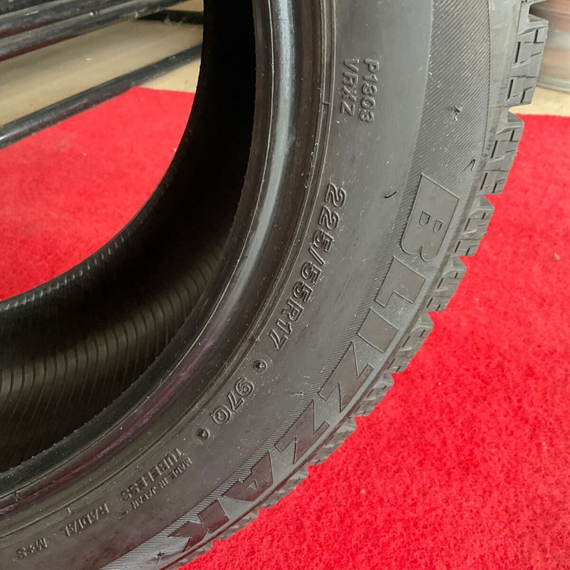 ブリヂストン 225/55R17 VRX 中古スタッドレス　1本：5000円