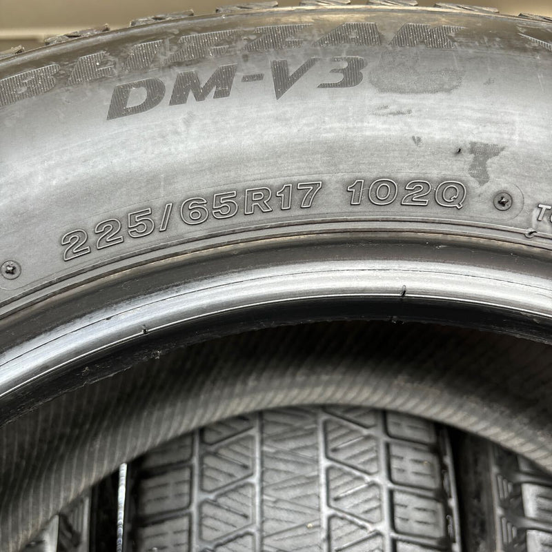 225/65R17 BRIDGESTONE DM-V3　2020年製　中古スタッドレス　　4本セット：18000円