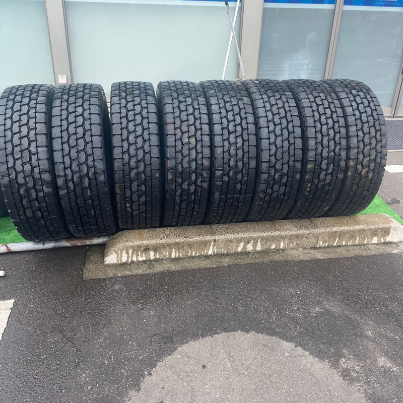 245/70R 19.5 再生中古　ミクスタイヤ　ほぼ新品　激安美品　　8本セット：96000円