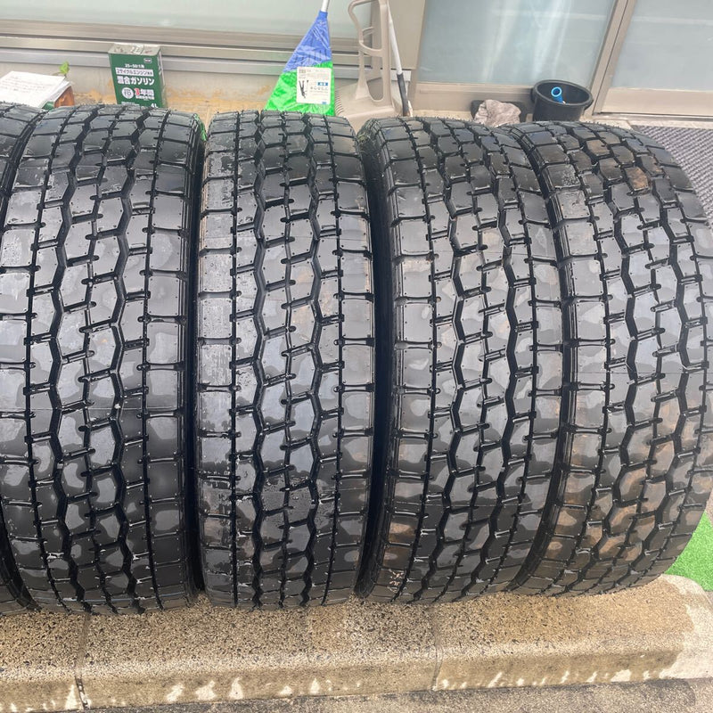 245/70R 19.5 再生中古　ミクスタイヤ　ほぼ新品　激安美品　　8本セット：96000円