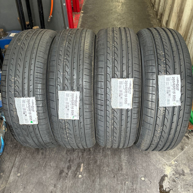 205/65R16 YOKOHAMA RV-02 2021年製　未使用品　夏タイヤ　4本セット：28000円