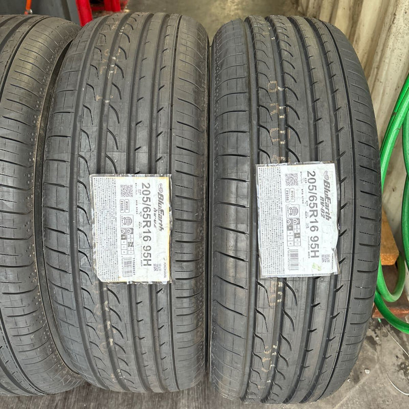 205/65R16 YOKOHAMA RV-02 2021年製　未使用品　夏タイヤ　4本セット：28000円