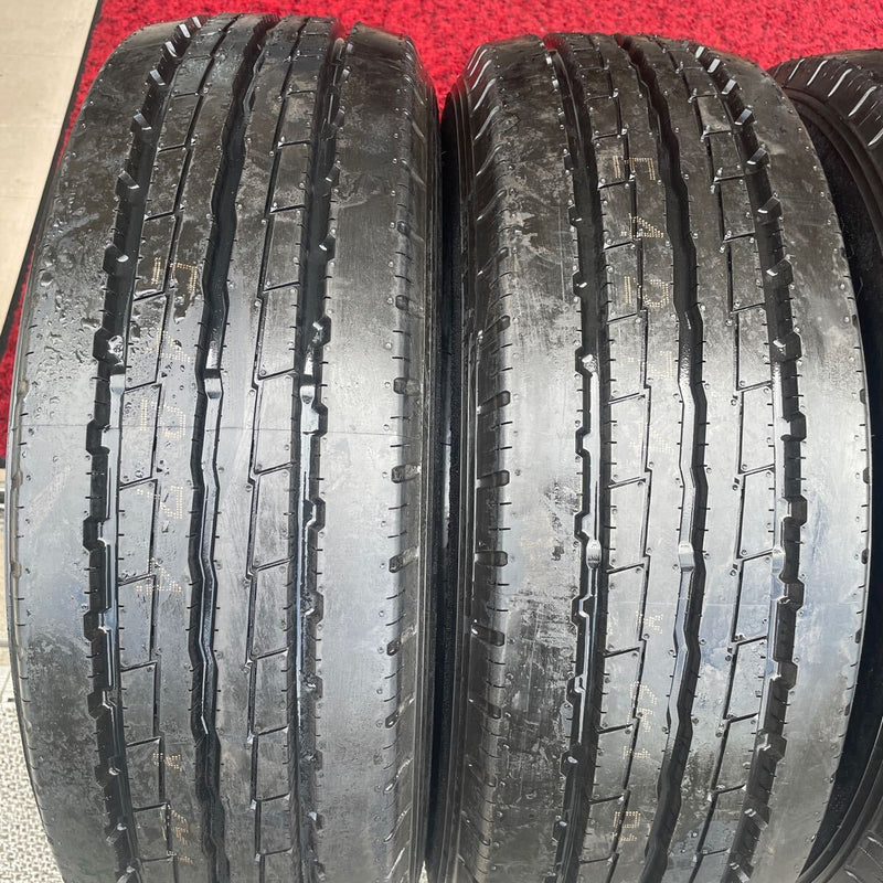 225/60R17.5 ほぼ新品　地山　ヨコハマ　激安美品　　4本セット：28000円