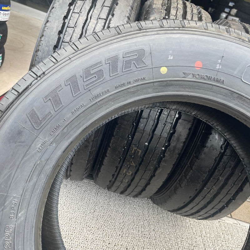 225/60R17.5 ほぼ新品　地山　ヨコハマ　激安美品　　4本セット：28000円