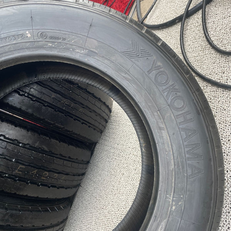 225/60R17.5 ほぼ新品　地山　ヨコハマ　激安美品　　4本セット：28000円