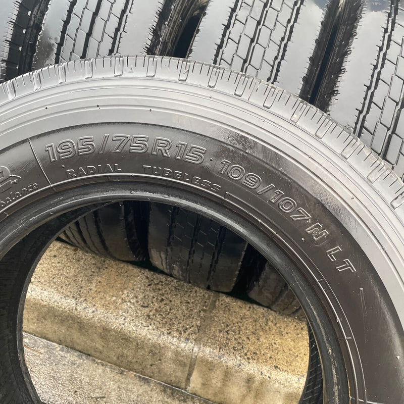 195/75R15 LT　東洋　2023年　激安美品　　6本セット：26000円