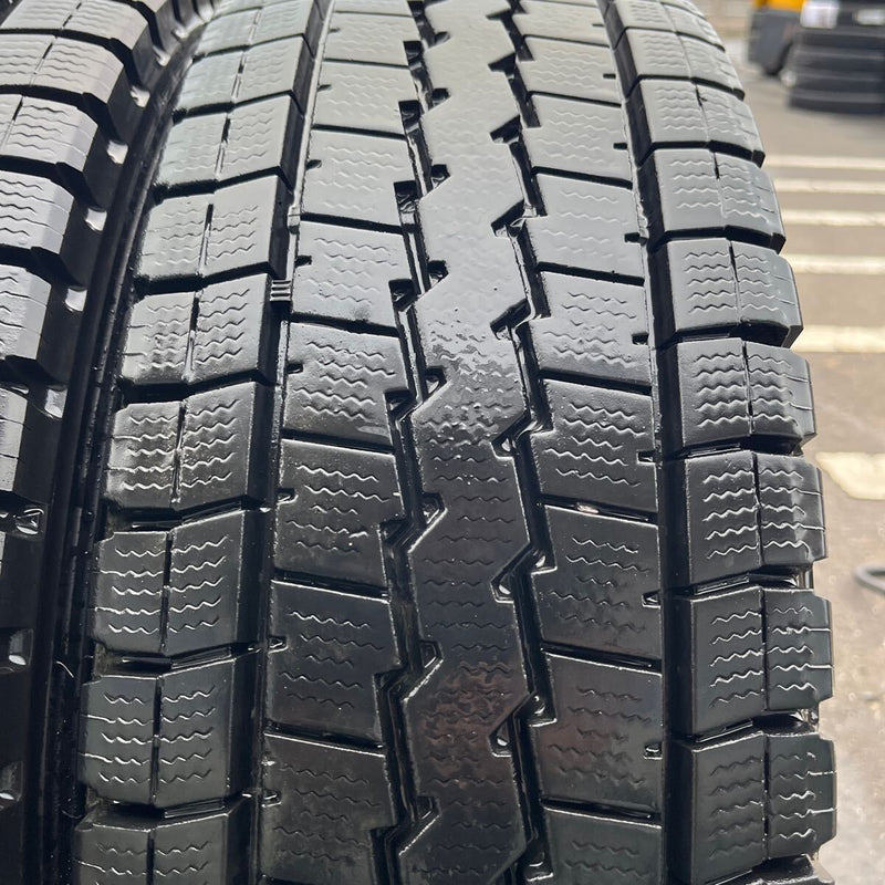 205/70R16 DUNLOP, LT03 中古スタッドレス　激安美品　　6本セット：24500円