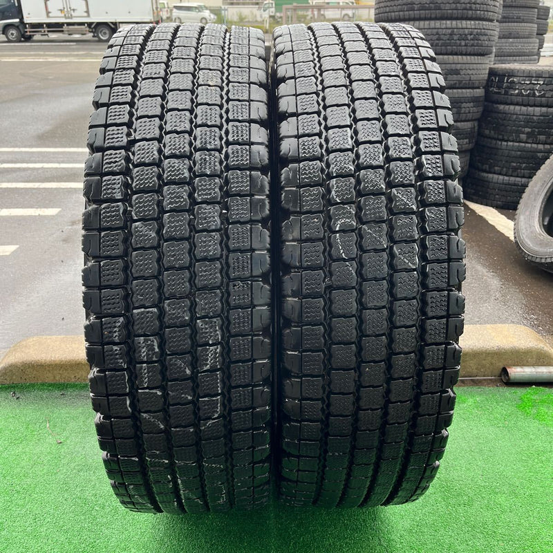 275/80R22.5 BRIDGESTONE, W910 中古スタッドレス　激安美品　2本セット：29000円