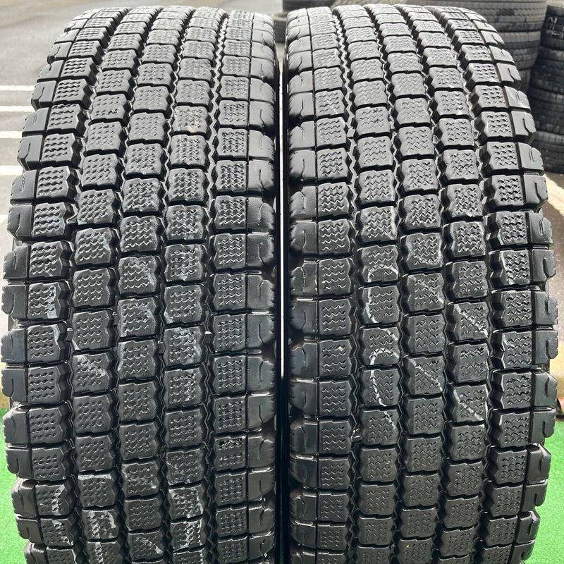 275/80R22.5 BRIDGESTONE, W910 中古スタッドレス　激安美品　2本セット：29000円