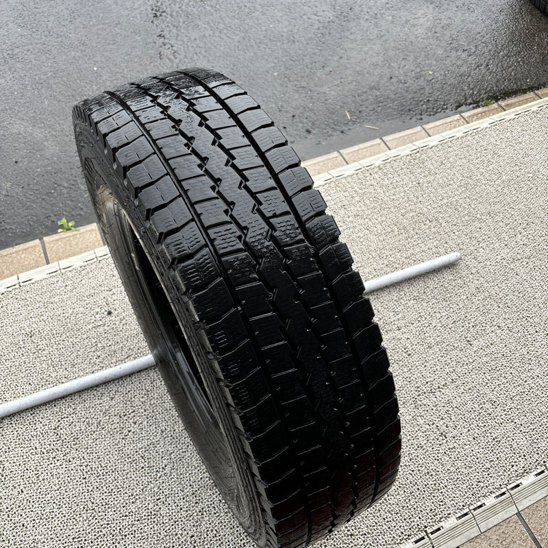 ダンロップ 215/85R16 WMLT03 中古冬タイヤ １本:6000円