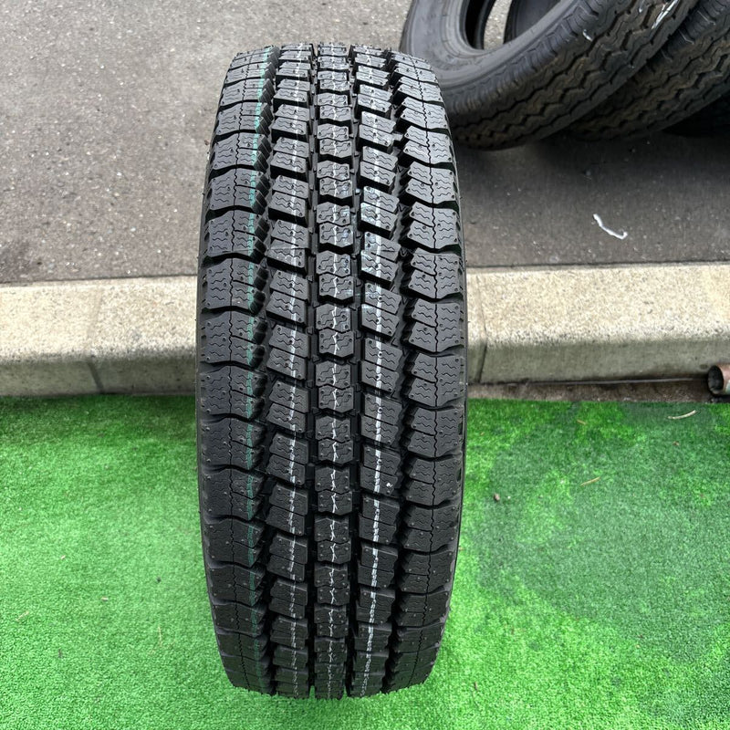 215/65R15 LT TOYO DELVEX M934 2019年製 ほぼ新品　スタッドレス　1本:6500円