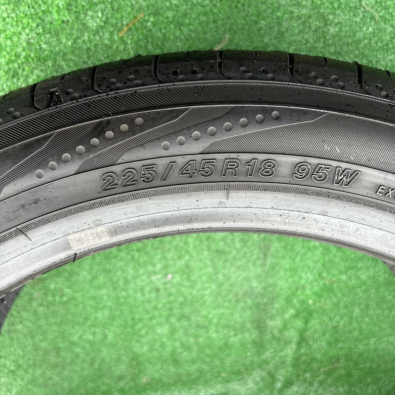 225/45R18 YOKOHAMA RV-03 中古夏タイヤ　2本セット:10000円