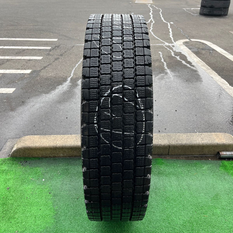 11R22.5 BRIDGESTONE, W910 中古　激安美品　　1本：11500円