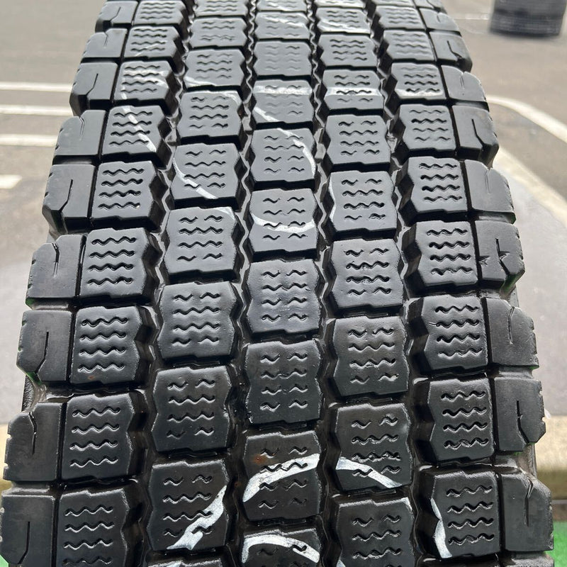 11R22.5 BRIDGESTONE, W910 中古　激安美品　　1本：11500円