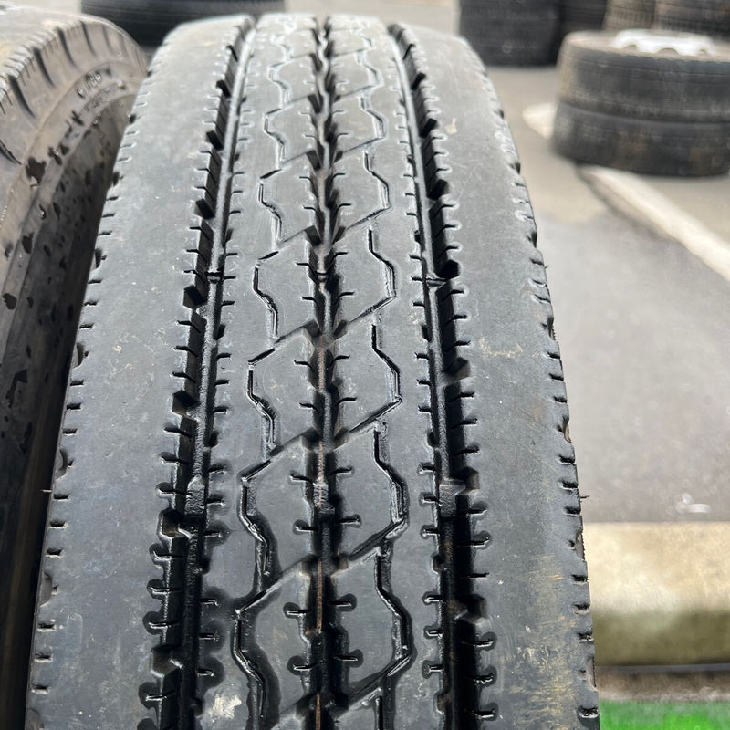 700R16 12PR, BRIDGESTONE, R205 中古タテ溝　激安美品　　2本セット：14500円