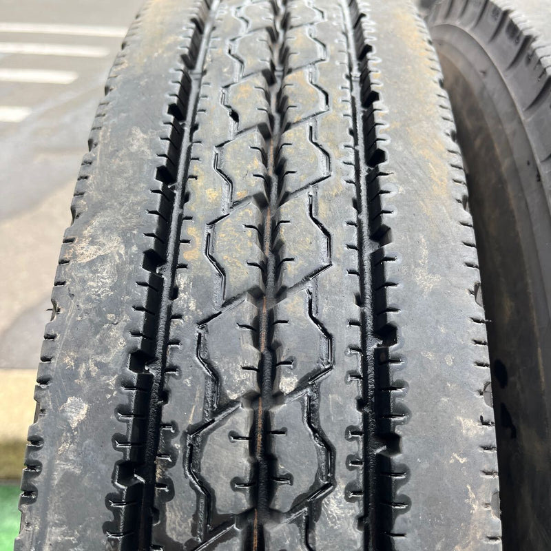 700R16 12PR, BRIDGESTONE, R205 中古タテ溝　激安美品　　2本セット：14500円