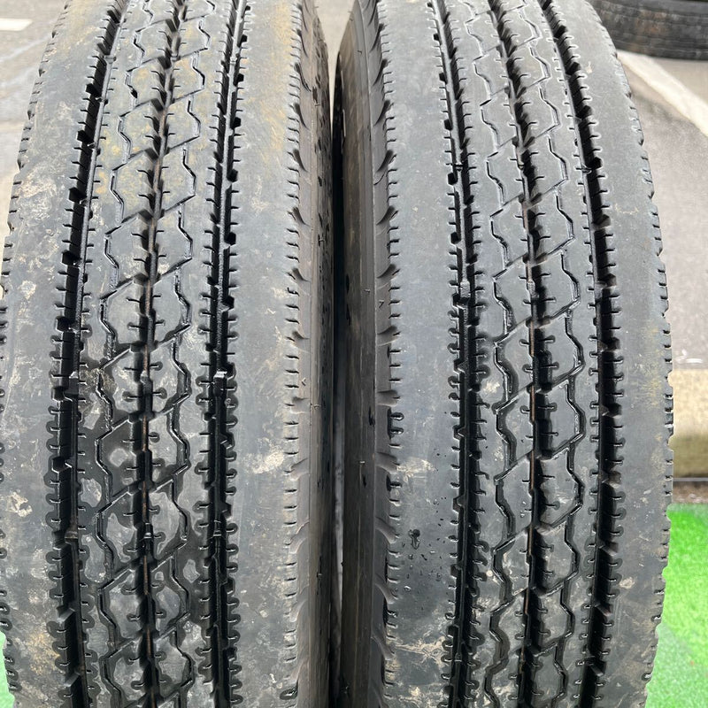 700R16 12PR, BRIDGESTONE, R205 中古タテ溝　激安美品　　2本セット：14500円