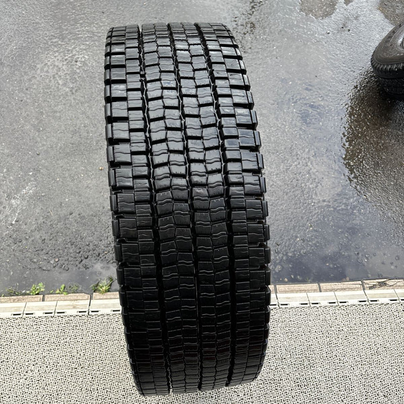 ダンロップ 245/70R19.5 SP001 深溝 中古スタッドレス1本:12000円