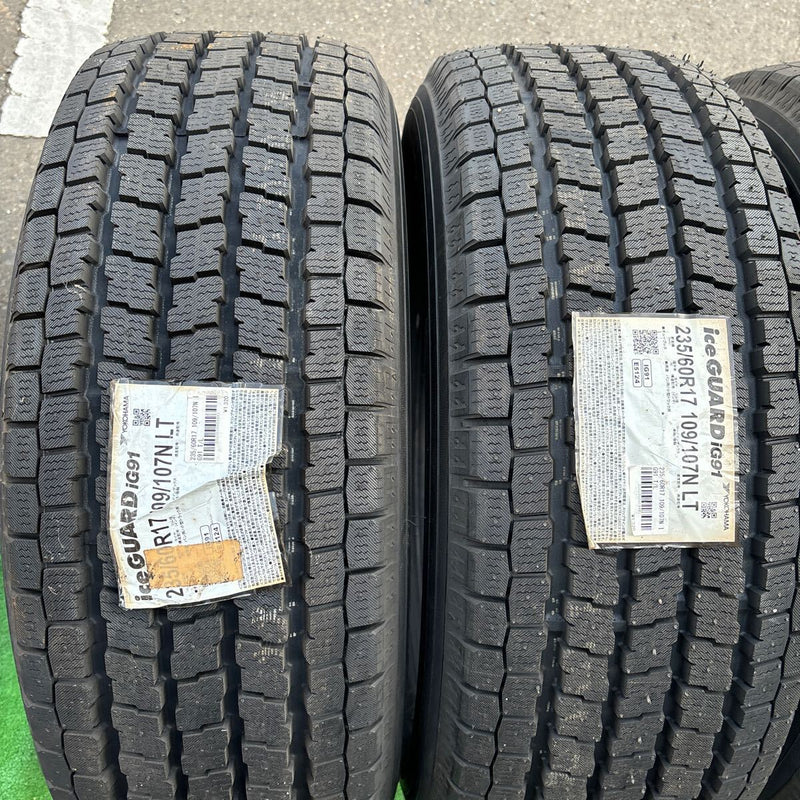 235/60R17. 109/107 LT　YOKOHAMA . 新品　　激安美品　　4本セット：44000円 未使用