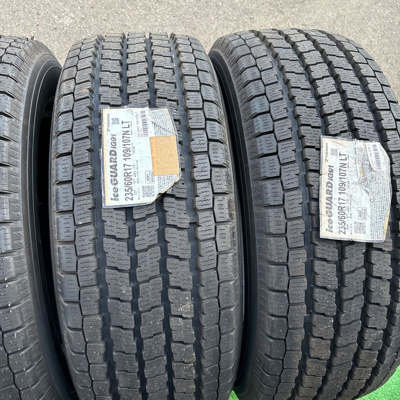 235/60R17. 109/107 LT　YOKOHAMA . 新品　　激安美品　　4本セット：44000円 未使用