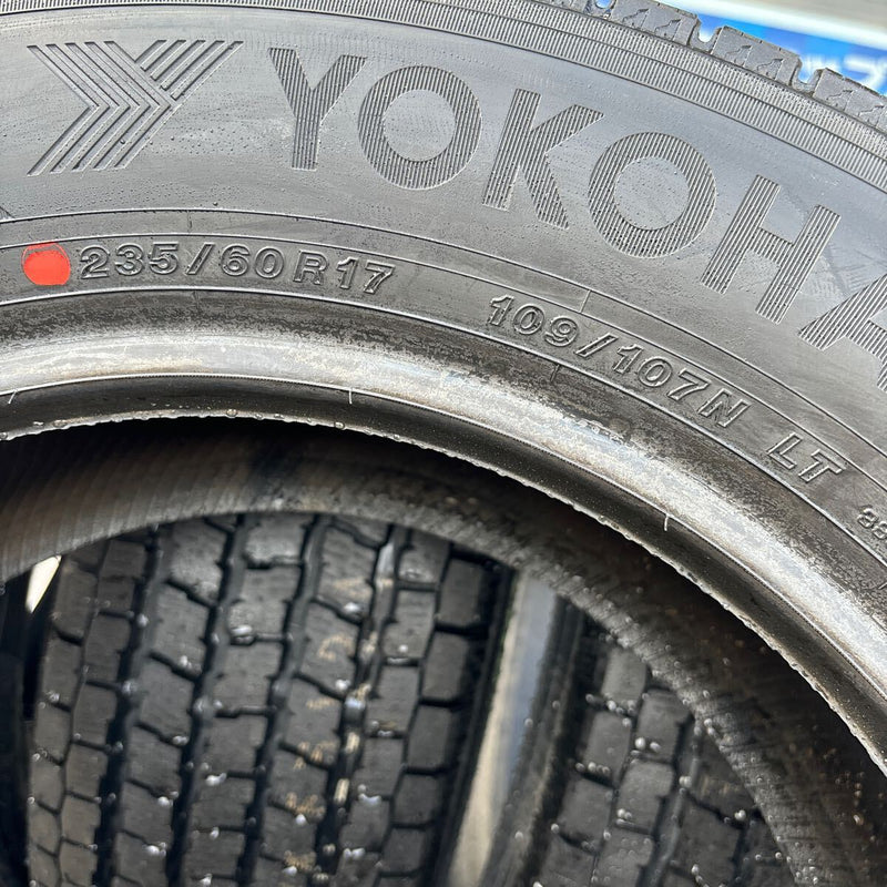 235/60R17. 109/107 LT　YOKOHAMA . 新品　　激安美品　　4本セット：44000円 未使用