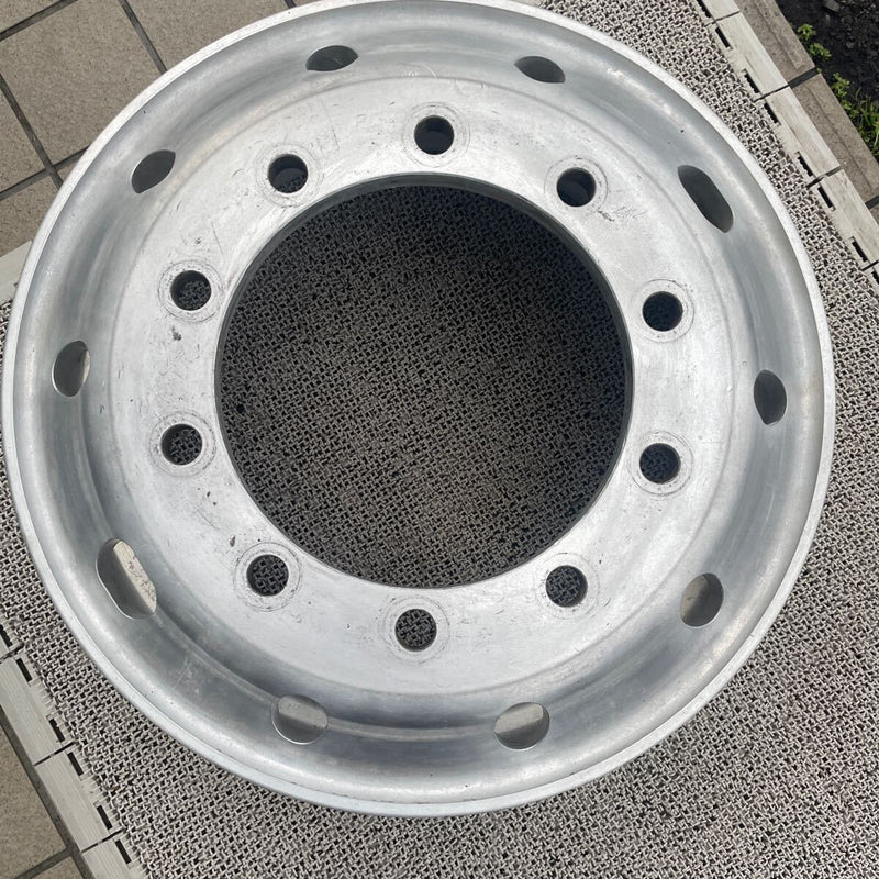 アルミホイール　22.5×8.25の10穴(11R22.5或いは、295/80R22.5などに使う)激安美品　1本：17000円