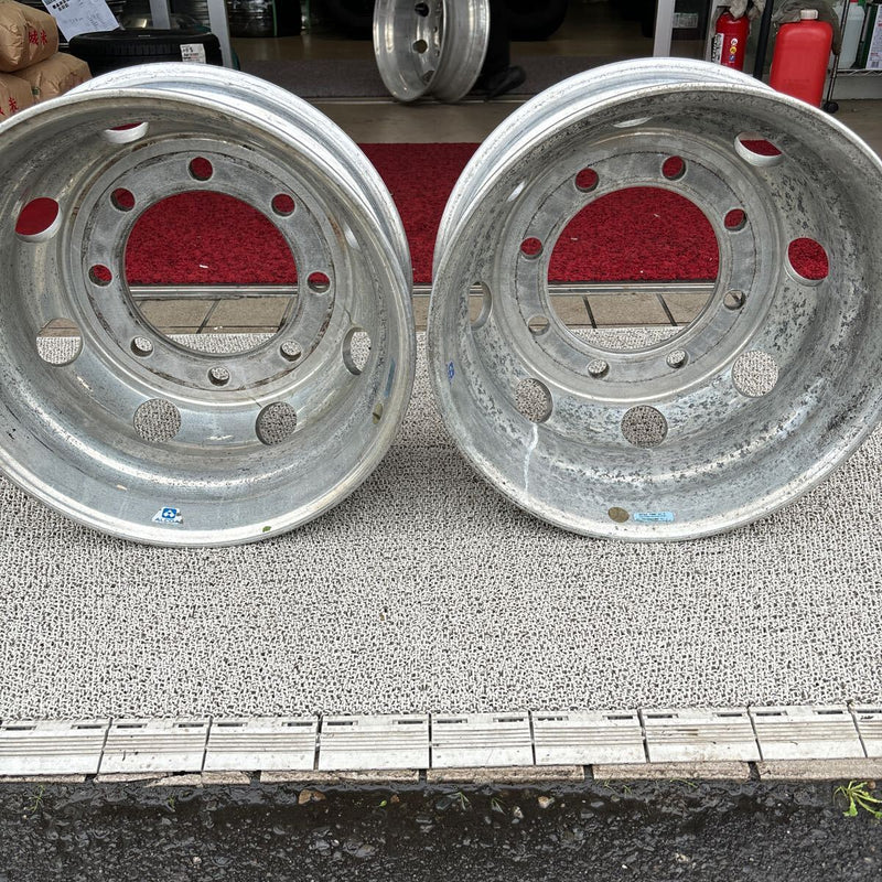 アルコアアルミホイール　19.5×6.75の8穴(265/70R19.5或いは、245/70R19.5などに使う)激安美品　2本セット：33000円