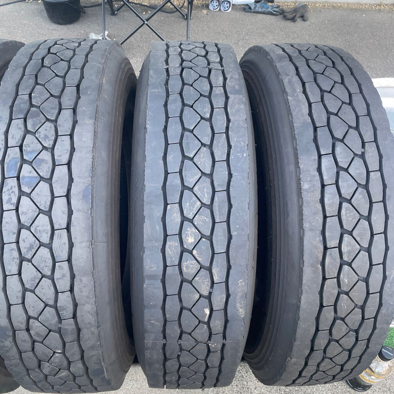 225/80R17.5 ブリヂストン　中古再生ミクスタイヤ　激安美品　　2023年 6本セット：27000円