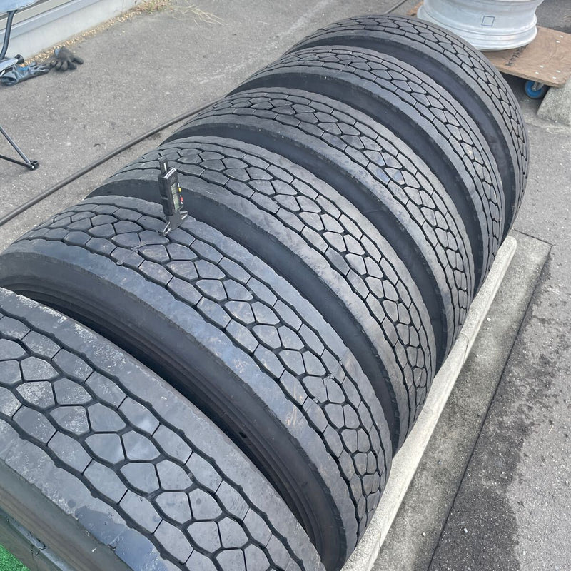 225/80R17.5 ブリヂストン　中古再生ミクスタイヤ　激安美品　　2023年 6本セット：27000円