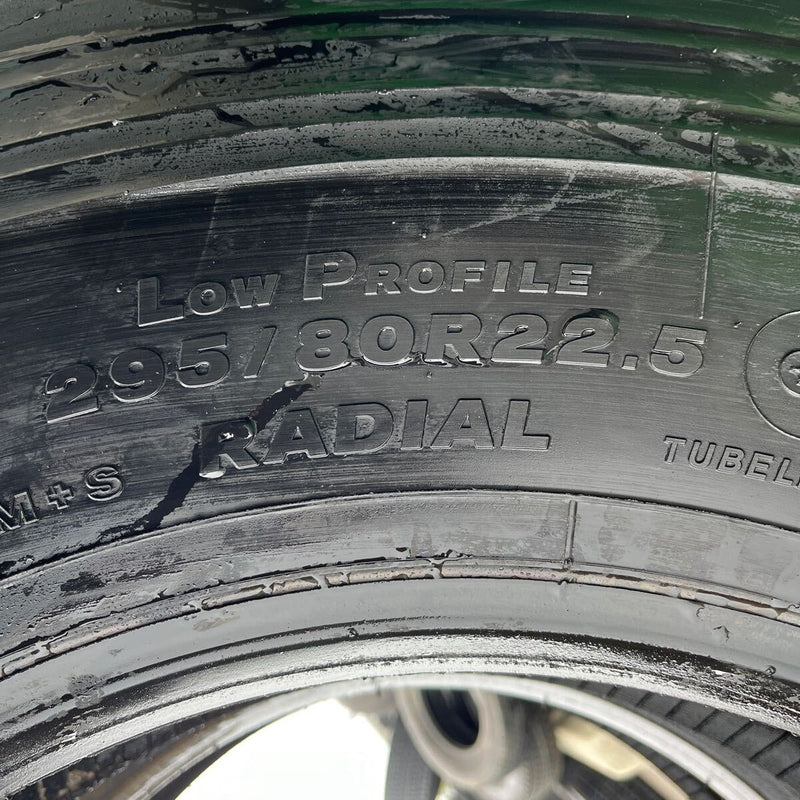 295/80R22.5 BRIDGESTONE, W900 中古スタッドレス　激安美品　　2本セット：40000円