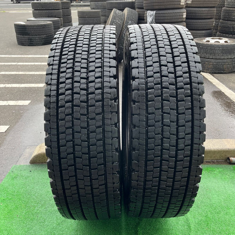 295/80R22.5 BRIDGESTONE, 中古スタッドレス　W900, 9分山　激安美品　　2本セット：39500円