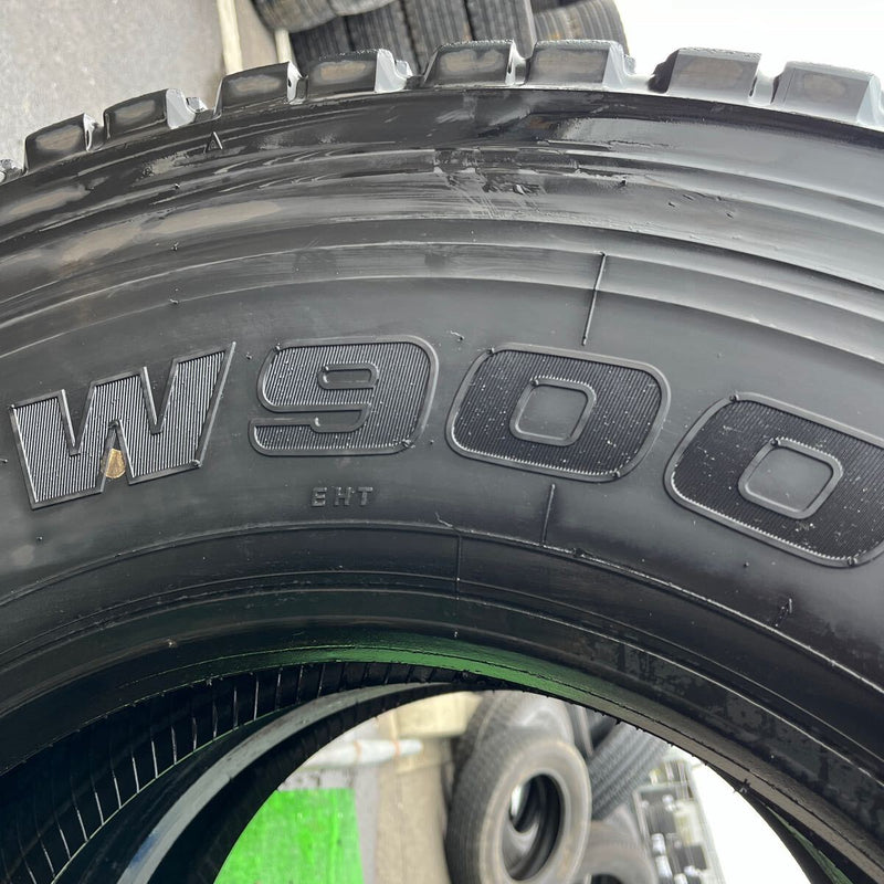 295/80R22.5 BRIDGESTONE, 中古スタッドレス　W900, 9分山　激安美品　　2本セット：39500円