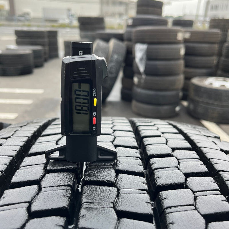 295/80R22.5 BRIDGESTONE, 中古スタッドレス　W900, 9分山　激安美品　　2本セット：39500円