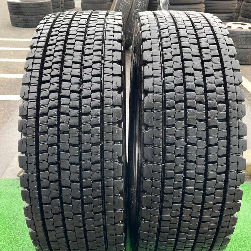 295/80R22.5 BRIDGESTONE, 中古スタッドレス　W900, 9分山　激安美品　　2本セット：39500円