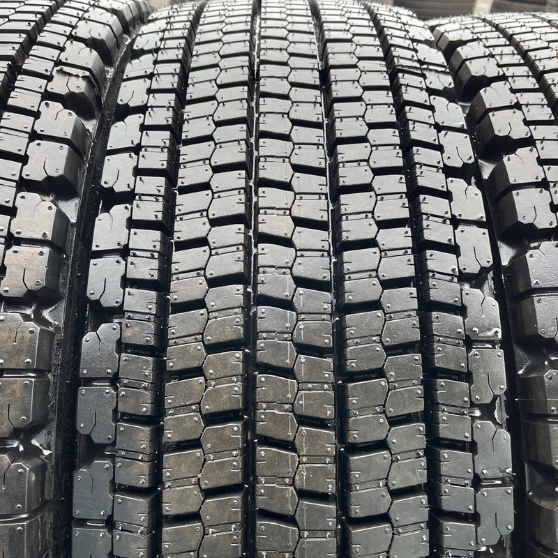 275/80R22.5 再生　中古スタッドレス　W900　イボ付　激安美品　　4本セット：80000円