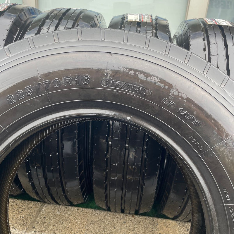 225/70R16 ヨコハマ　中古地山　　激安美品　　6本セット：35500円