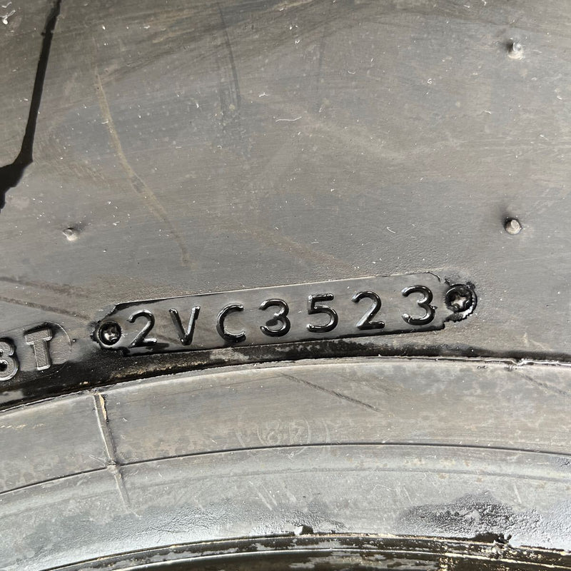 11R22.5 BRIDGESTONE, R173 中古タテ溝　バリ溝　激安美品　　8本セット：160000円