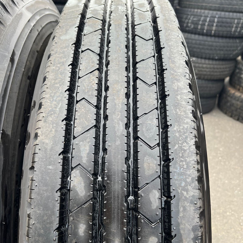 11R22.5 BRIDGESTONE, R173 中古タテ溝　バリ溝　激安美品　　8本セット：160000円