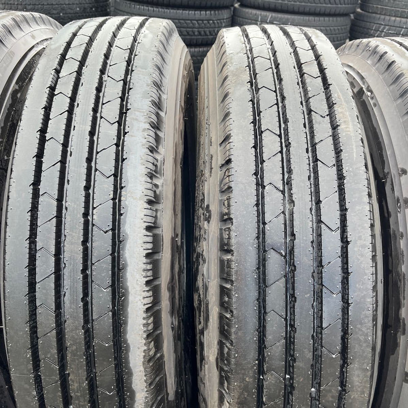 11R22.5 BRIDGESTONE, R173 中古タテ溝　バリ溝　激安美品　　8本セット：160000円