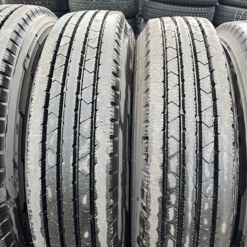 11R22.5 BRIDGESTONE, R173 中古タテ溝　バリ溝　激安美品　　8本セット：160000円