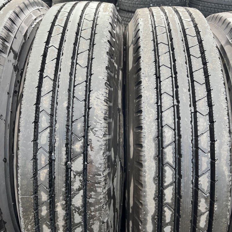 11R22.5 BRIDGESTONE, R173 中古タテ溝　バリ溝　激安美品　　8本セット：160000円