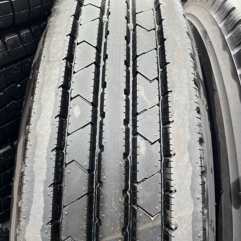 11R22.5 BRIDGESTONE, R173 中古タテ溝　バリ溝　激安美品　　8本セット：160000円