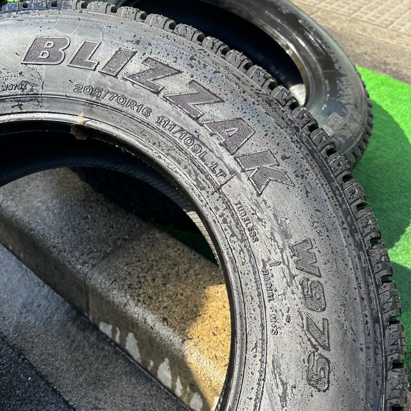 205/70R16 LT　ブリヂストン　ほぼ新品　2019年　激安美品　　2本セット：25000円