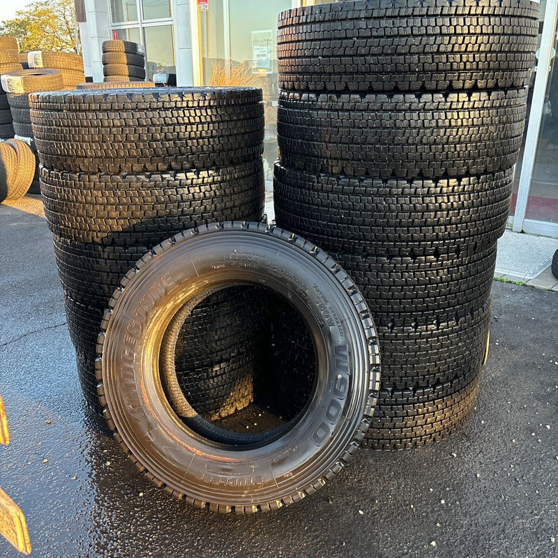 ブリヂストン 245/70R19.5 W900 深溝 中古冬タイヤ 12本セット:145000円