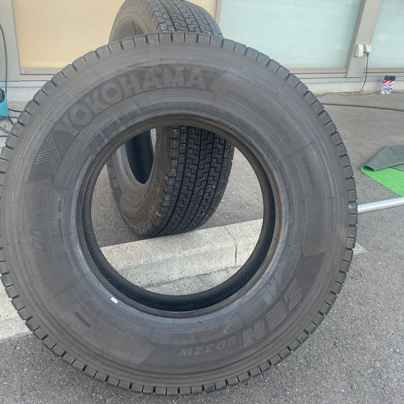 275/80R22.5 中古地山　　ヨコハマ　2022年製　激安美品　2本セット：39000円