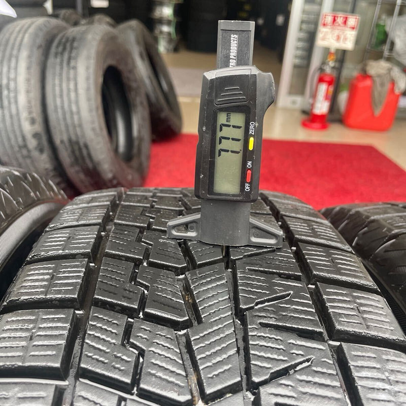 215/60R17 アルミホイ-ル付き　2021年製　中古　ヨコハマ　iceGUARD . IG70. 4本セット:52000円