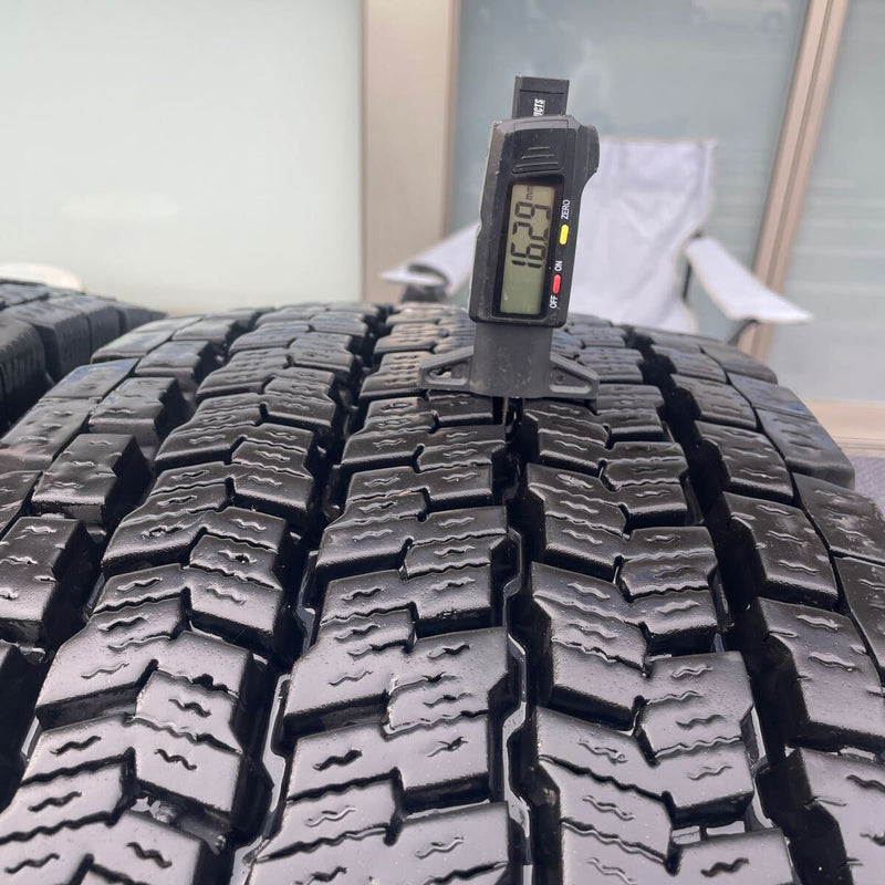 295/80R22.5 、中古地山　ヨコハマ　年式:2023年 2本セット:42000円